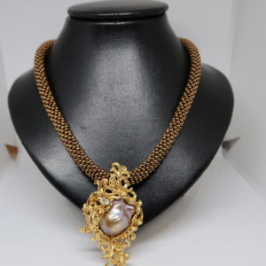 Pendentif Bronze doré avec perle de Biwa
