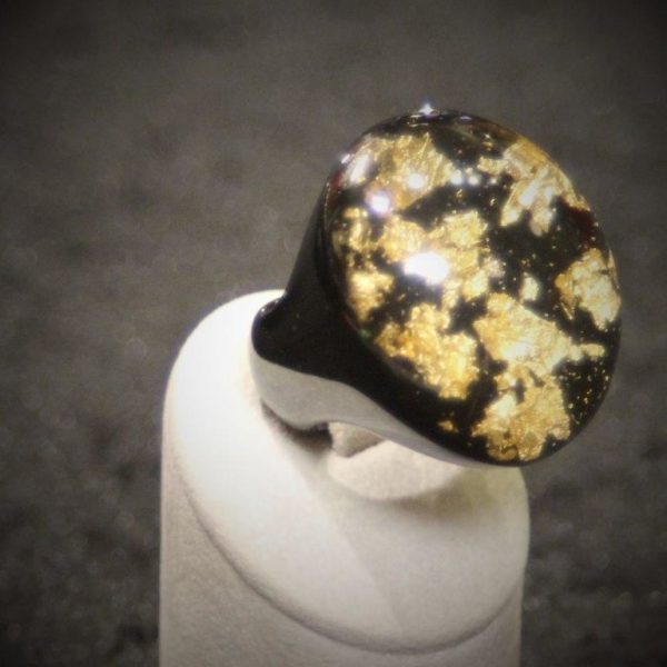 Bague noire & pépites dorées